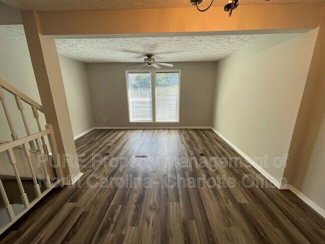 Building Photo - 9445 Lexington Cir