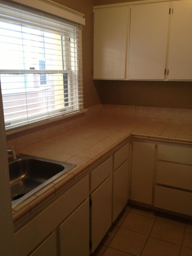 Building Photo - 57 Linden Ave