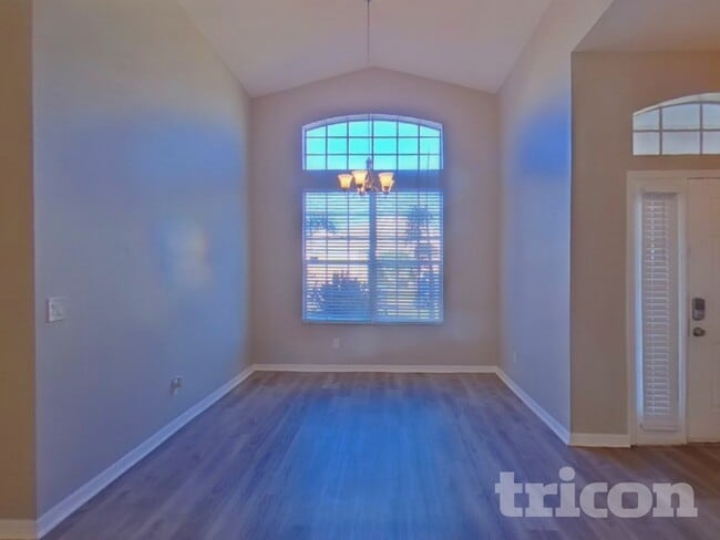 Building Photo - 347 Golf Course Pkwy