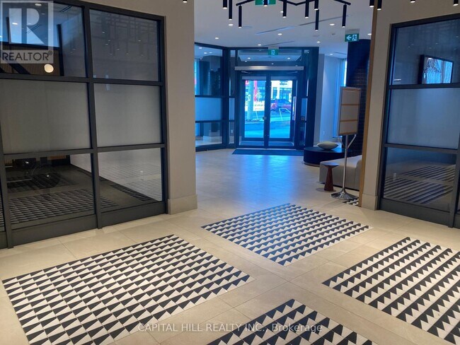 Photo du bâtiment - 2425 Simcoe St N