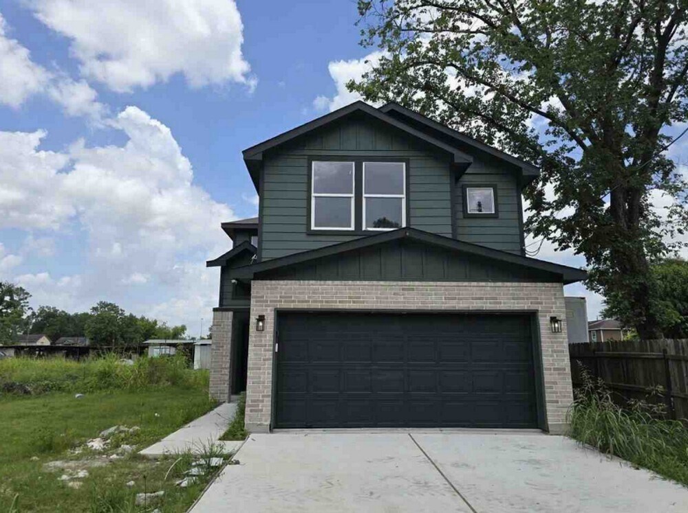 Primary Photo - 15565 Kurt Dr