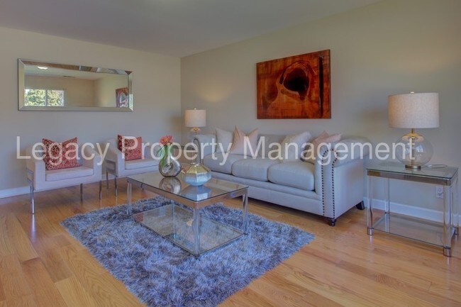 Building Photo - Excellent 4 Bedroom 2 Bath Home!!!