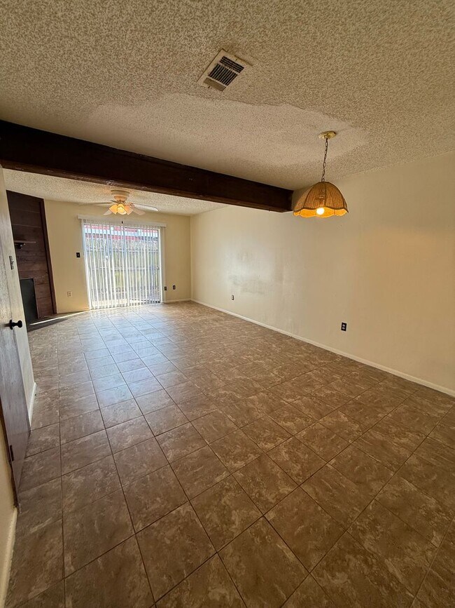 Building Photo - 1736 Jade Ave
