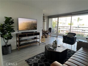 Building Photo - 1131 Alta Loma Rd