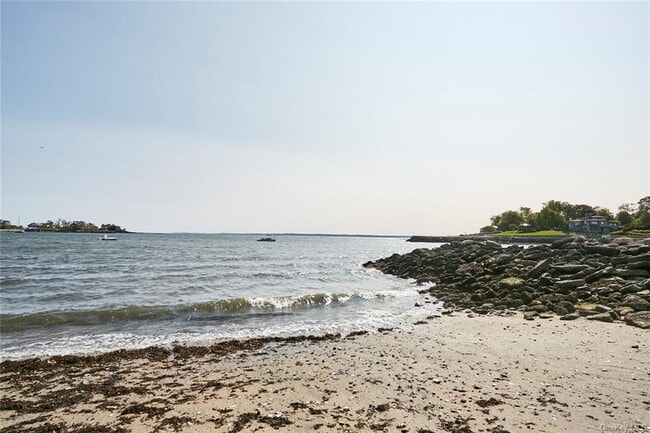 Private Beach - 10 Davenport Ave