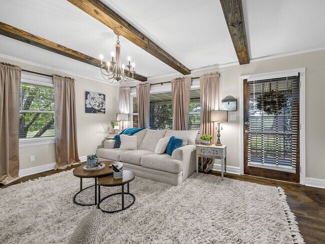 Foto del edificio - Beautifully designed 2 BR, 1 BA *Move in Special* Half OFF first month's RENT and NO APPLICATION ...