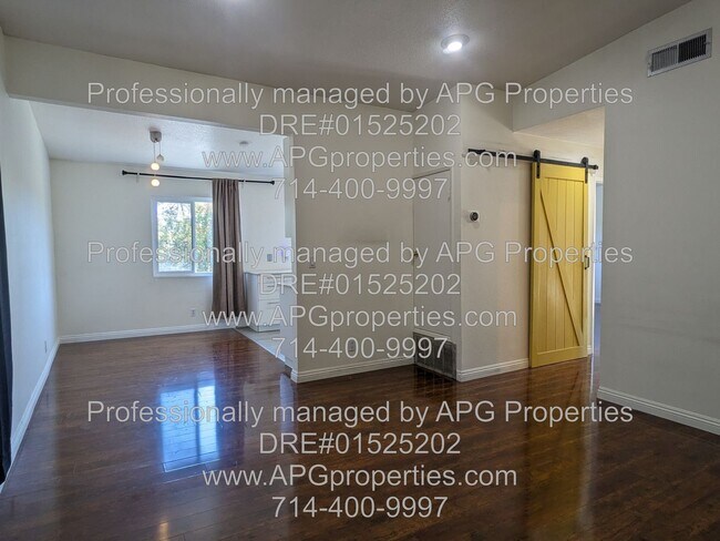 Foto del edificio - 2 Bedroom / 1 Bathroom condo with 2 parkin...