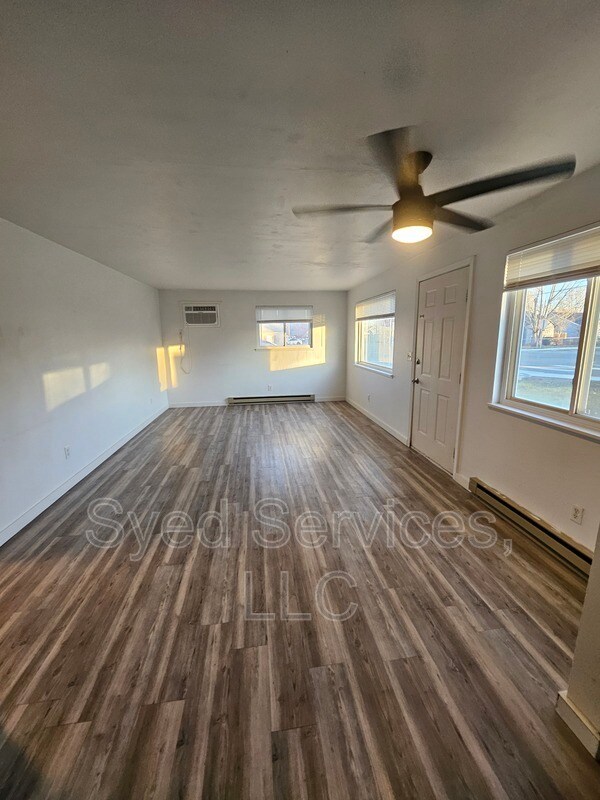 Building Photo - 624 E Hawaii Ave