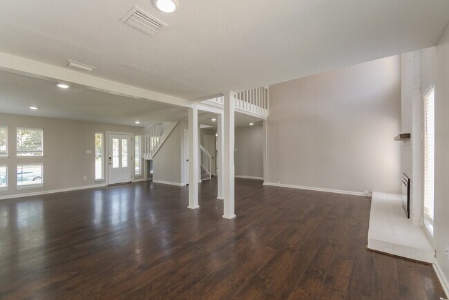 Foto del edificio - 701 Tanglewood Dr