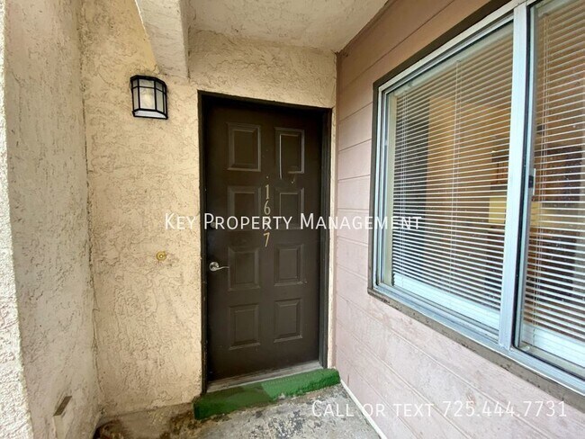 Foto del edificio - 2 BEDROOM HENDERSON CONDO!