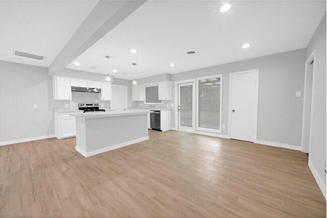 Foto del edificio - 7130 Leader St