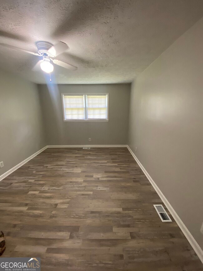 Foto del edificio - 126 Chestatee Springs Rd