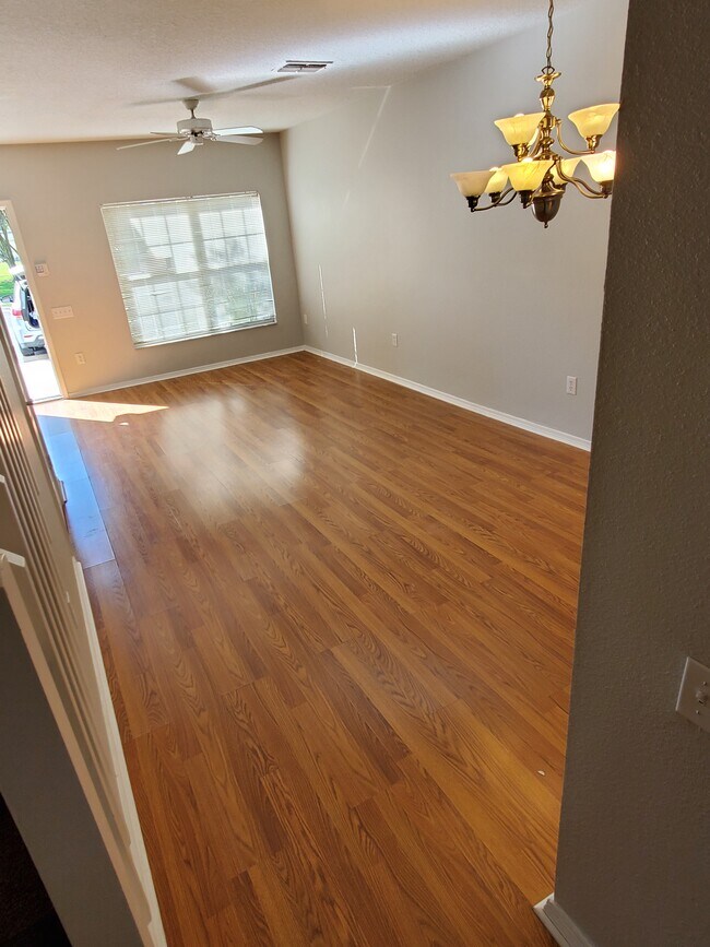 Sala de estar - 1256 Standridge Dr
