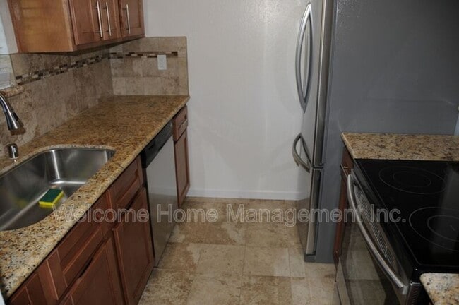Building Photo - 1571 Alvarado Ave