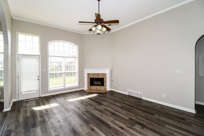 Building Photo - 1605 S Frence Creek Cove