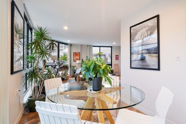 Building Photo - 146 Commercial St