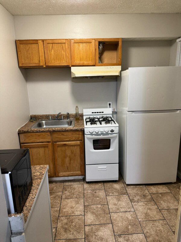 Building Photo - 4815 Ames Ave