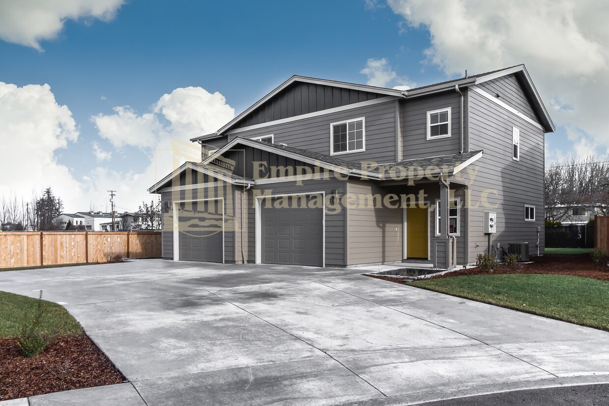 Primary Photo - 3604-3606 Phantom Way