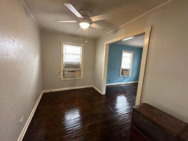 Foto del edificio - 2-BEDROOM DUPLEX IN MAHNCKE PARK