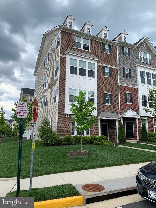 Building Photo - 44050 Peirosa Terrace