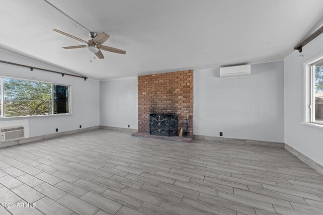Building Photo - 692 W Wickenburg Way