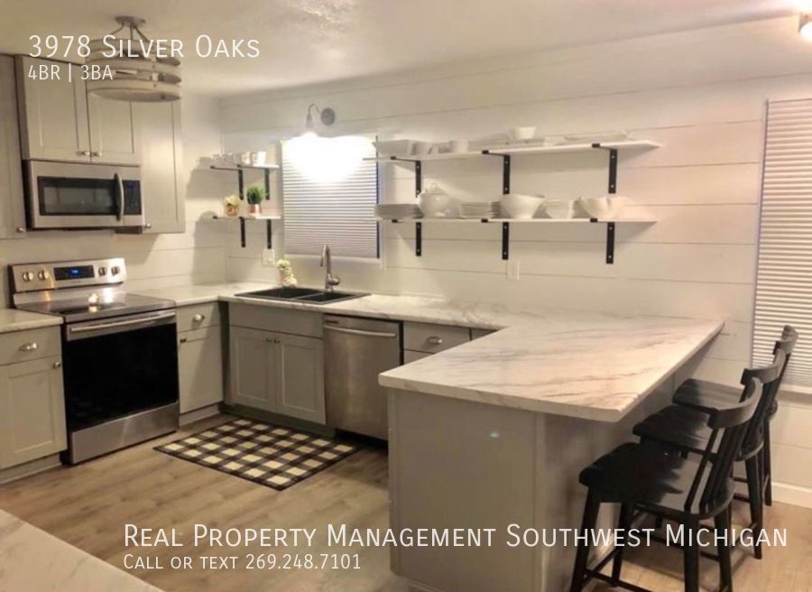 Foto principal - Beautiful farmhouse 4 bedroom, 2.5 bath ho...