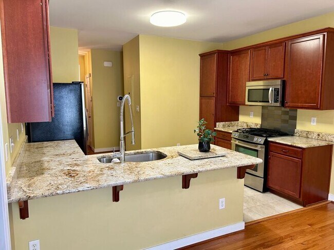 Building Photo - 1729 Leslie Ln