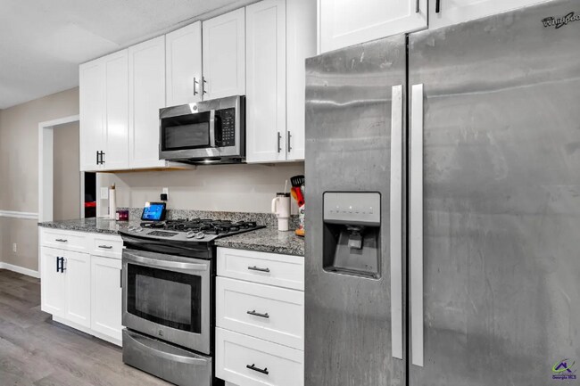 Foto del edificio - 211 Crakston Ct