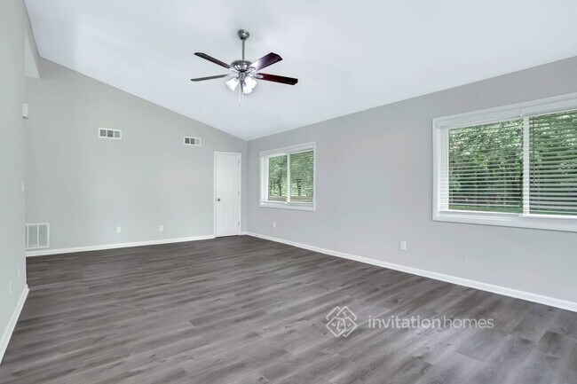 Building Photo - 2557 Kings Park Cir