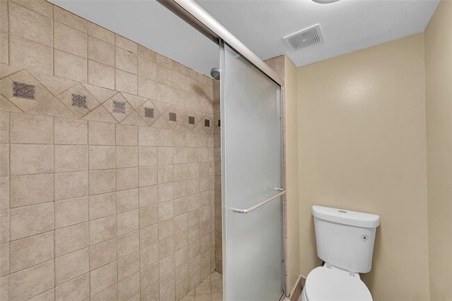 Building Photo - 350 Racquet Club Rd