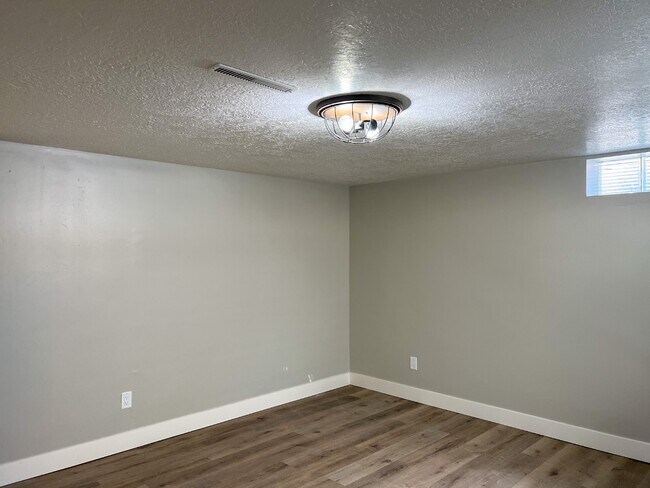 Foto del edificio - 702 N 100 W