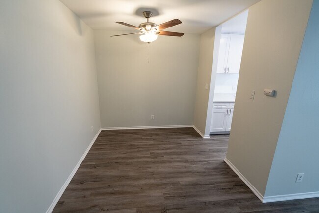 Interior Photo - 314 South Manhattan Place