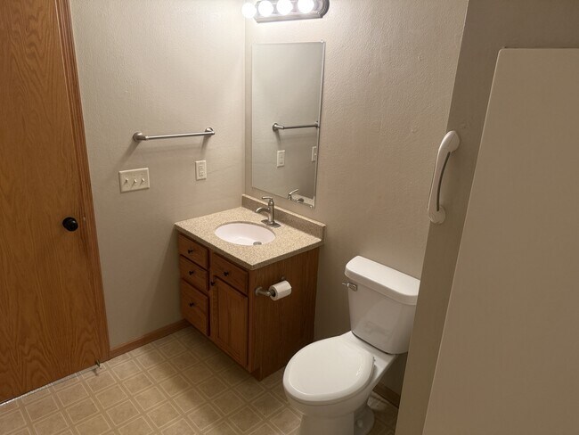 Foto del edificio - 2701-2703 N Wuthering Hills Dr