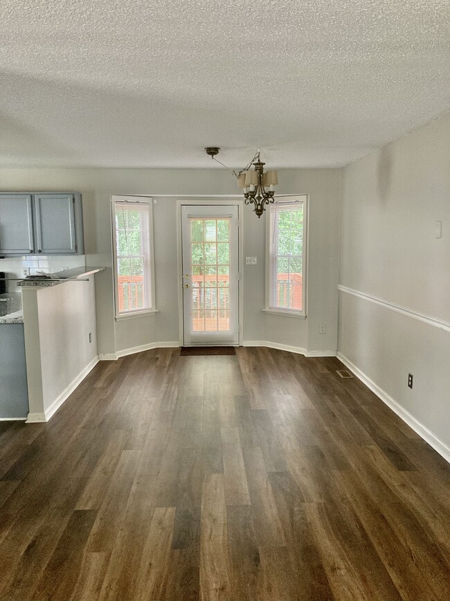 Foto del edificio - 1237 Beringer Forest Ct