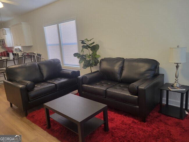 Foto del edificio - 100 Field Ave