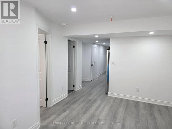 Building Photo - 457 Landsborough Ave