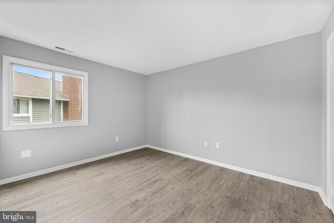 Foto del edificio - 2415 Ravens Crest Dr