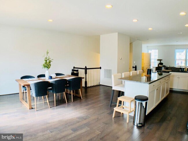 Building Photo - 307 Streamview Dr