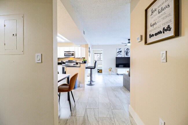 Foto del edificio - 450 Palm Cir W