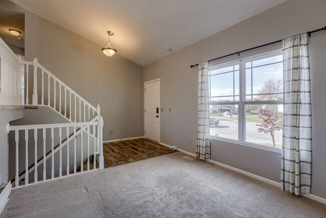 Foto del edificio - 15405 Fillmore Cir