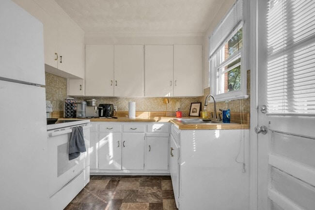 Building Photo - Cozy 2 Bed in Hillsboro West End Neighborhood