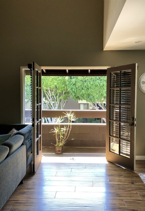 Main floor patio - 906 N Kings Rd