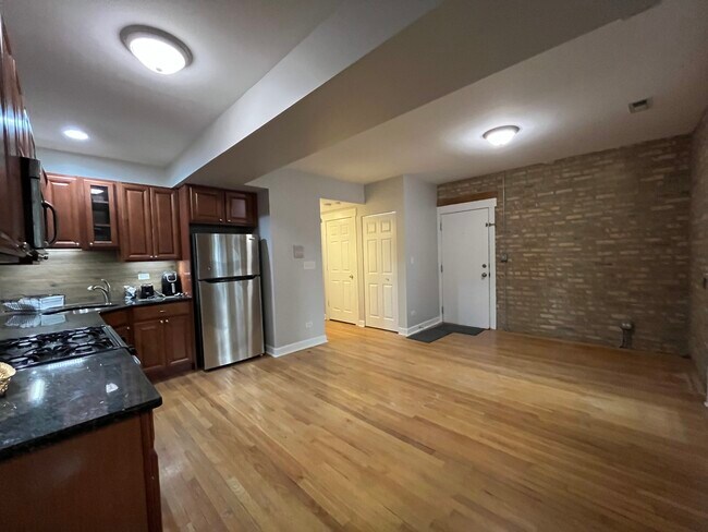 Foto del edificio - 4938 N Winthrop Ave