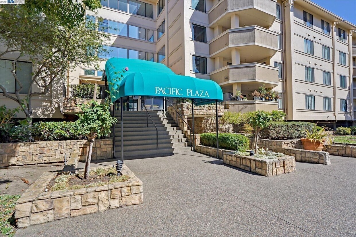 Foto principal - Spacious 2 bed 1.5 bath Condo in San Leand...