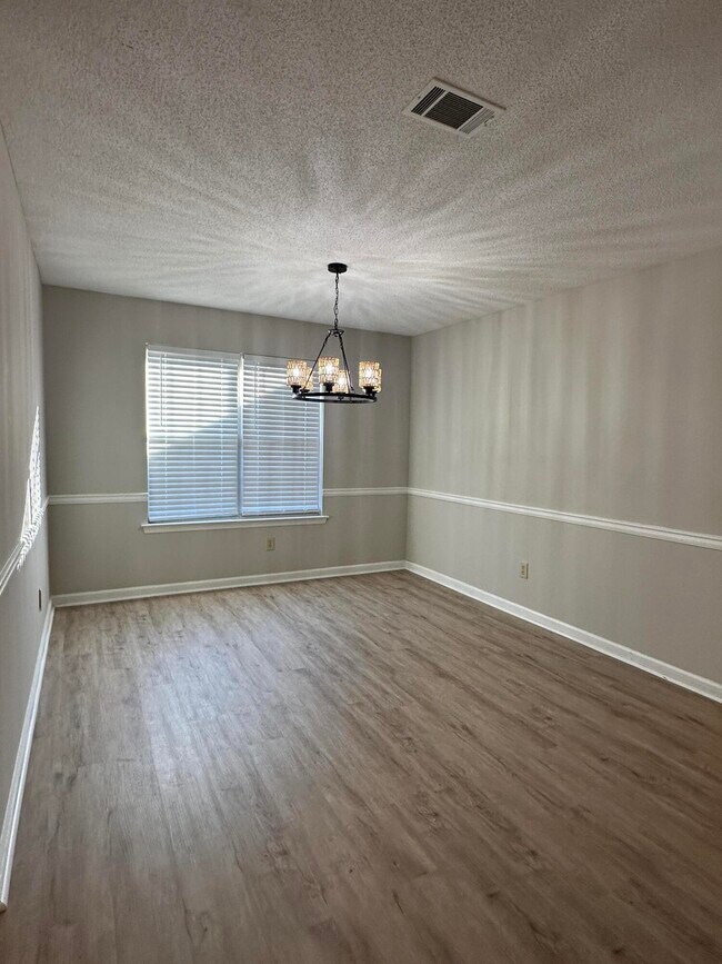 Building Photo - 517 Oak Chase Dr