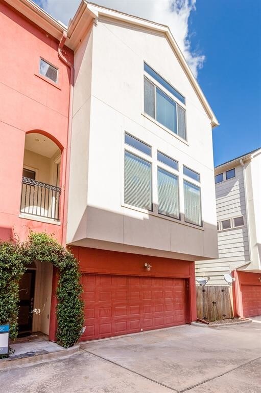 Building Photo - 406 Parker St