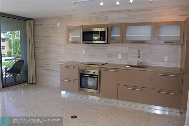 Foto del edificio - 901 N Birch Rd