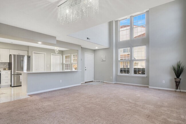 Foto del edificio - Updated 3-Bed, 2.5-Bath Yorktown Condo with Modern Kitchen, Parking & Community Amenities