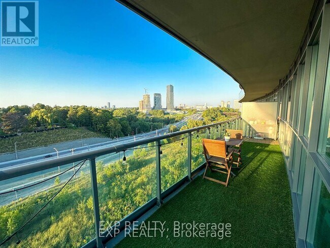 Photo du bâtiment - 35 Brian Peck Crescent