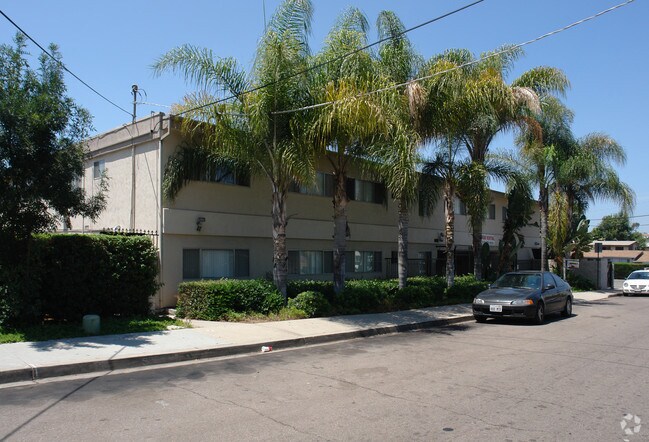 Foto del edificio - 4382 Rosebud Lane Apartments